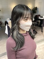 コワファーストナガサキシャンプーボーイ(COIFF1RST NAGASAKI SHAMPOO BOY)&nbsp;韓国ヘア インナーカラー シルバーグレー