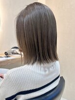 ヒビヲ(HIBIO) ショートボブミルクティーベージュブリーチダブルカラー横浜西口