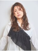 緩めパーマ無造作ロングの大人スタイル