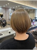 ベージュ ショートボブ 出合