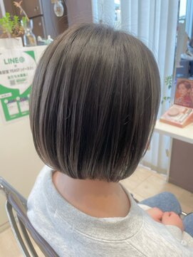 イースト(YEAST) カーキベージュ×ボブ