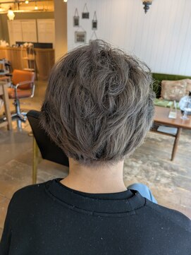 シザーズ(scissors) センターパートカルマパーマ