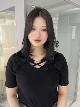 スウィープ(sweep) ミディアムレイヤーカット×アッシュグレー