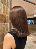 伸ばしかけヘアミディアム外ハネレイヤーブラウンカラー