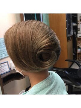 ウィット アンド ラファム Wit &La Famme 銀座のママアップ夜会巻きで