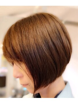 ハロー(HELLO) 前下がりボブ