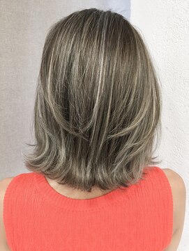 オリ(‘Oli) 外ハネ_プラチナグレイジュ