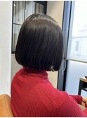 今年のトレンド　バツっと重めボブ