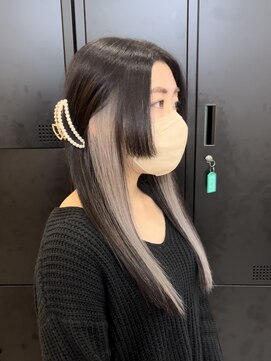 ラビス クローバー(Lovis clover) 2ヶ月かけてブリーチしてインナーホワイトカラー♪あゆむ