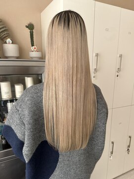 フィグバイアルテフィーチェ(fig by artefice) ハイトーンベージュ×ストレートロング