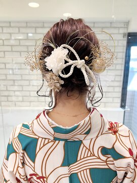 トルネード(TORNADO) 成人式ヘアセットアップアレンジ振袖ヘア金箔シニヨンK20241013