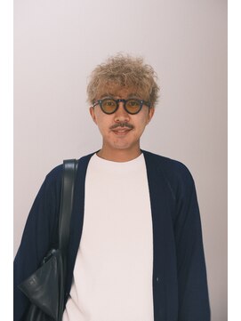 フェイヴィーズ(FavyS) メンズマッシュショート クセ毛 ブリーチ パーマ 大阪美容室