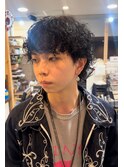 綾野剛パーマシャドウパーマ外ハネパーマ波巻きパーマスパイラル