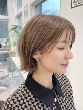 グーフィートーキョー 銀座(Goofy Tokyo) ダブルカラー/ハイトーンカラーベージュ/ぷつっとボブ/耳掛け