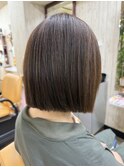 自然な丸みの切りっぱなしボブ
