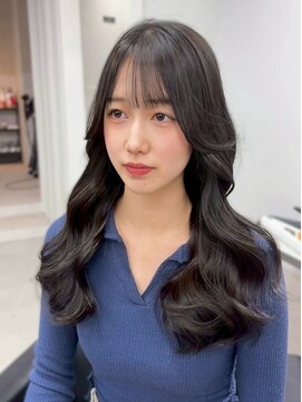 ロイオブジゼル(roi of GiseL) ロング　レイヤーカット　顔周り　韓国ヘア　前髪　暗髪　20代