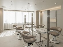 明るい店内で心地良い時間を