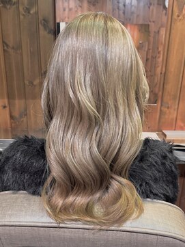 ルアン 大分駅店(ruen) ミルクティーベージュ/ブリーチ/ハイトーン/髪質改善