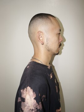 メリケンバーバーショップ トーキョー(MERICAN BARBERSHOP TYO) メンズカットバーバースタイルスパイキーショートフェードボウズ