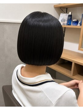 ロッカ(ROCCA) 美髪ストレートボブダークブルー