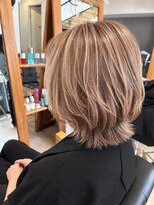 フリー(Free) 透明感ベージュ×くびれレイヤーボブ【30代40代50代60代】