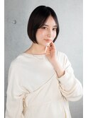 センターパートナチュラルストレートボブスタイル
