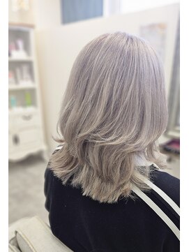 ヘアーアンドメイク ドレス(DRESS) ホワイトベージュ