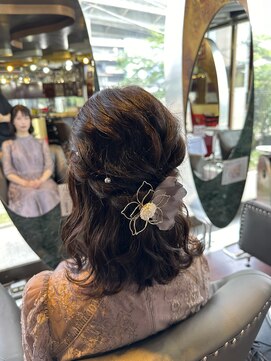 グリッツ (GLITZ) ハーフアップ ボブアレンジ