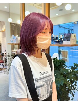 ビアノバ(via nova) ブリーチカラーの青みピンクヘア