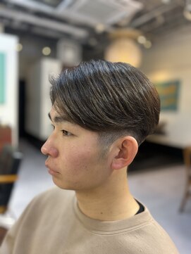 ヴェニヴィディヴィッチ(VENI VIDI VICI) 前下がりセンターパート