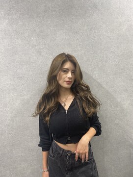 イリ 梅田(ili) ヘーゼルベージュ