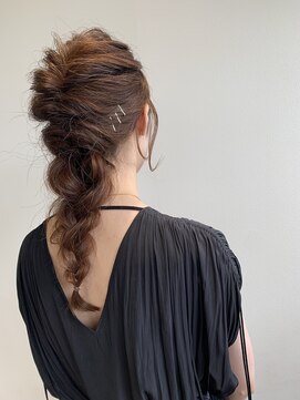 ソランテ(SOLLANTE) ほぐした三つ編みが素敵なヘアアレンジ♪