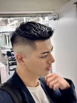 クロムトウキョウ ザ バーバー ネオン 新宿店(CHROM TOKYO the Barber ne/on) スキンフェード/フェザーアップ