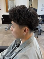 ヒュイル バイ ニアウ(Hwyl by Niau) 刈り上げスパイキーショート/スパイキーパーマ/伊勢崎市