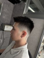 メグロバーバーショップロッポンギ 目黒六(MEGURO BARBER SHOP 6PPONGI) フェザーアップ/スキンフェード