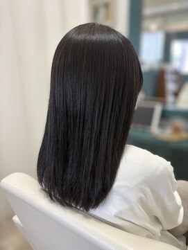 ウミネコ美容室(Umineko美容室) 梅雨も快適ツヤめくストレートミディアム
