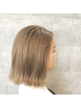 オリ(‘Oli) プラチナベージュ