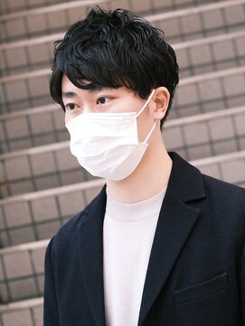 デフ(def) メンズ ニュアンスで魅せる緩やかなパーマスタイル