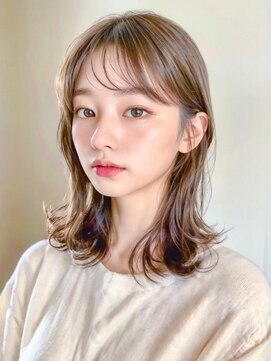 ダブルバイグリッター(W by GRITTERs) 外ハネ くびれヘア 髪質改善 前髪カット 顔周りカット ベージュ