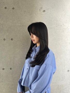 リバレッジ 白金(Leverage) 大人外国人風ロングレイヤー:Mayu Yamaoka