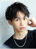 ソフトツイストバング分け刈り上げマッシュ