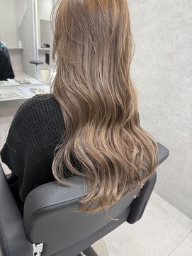 オン(On) ベージュカラー