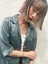 《メリハリ◎目立つインナーカラー》ホワイトベージュのインナーカラー[デザイン/ブリーチ]