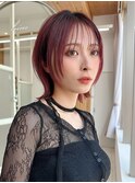 顔まわりカットでミディアムレイヤースタイル