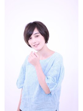 グリッスン(Glisten) シンプルな正統派ボブ