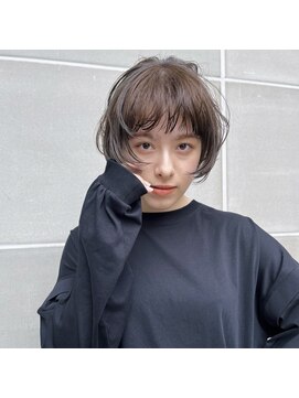 ジジ 代々木(Gigi) 【Gigi】外ハネボブ セクションカラー ペールベージュ