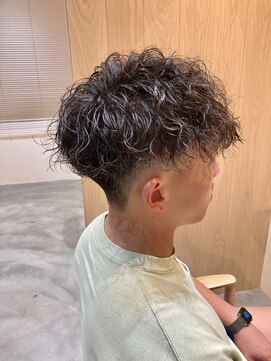 ソウスシア(SOURCE cia) 刈り上げハイウエイトツイストスパイラルパーマ【佐藤和弥】