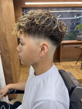 ロンドガルマン 名古屋(Lond GULLMAN) 【Lond GULLMANHide】MEN'S HAIR/スペインカールパーマ/フェード