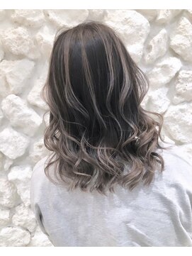 ルア モアナ バイ ヘッドライト 小田原2号店(Lua Moana by HEADLIGHT) #バレイヤージュ#ハイライト#グレージュ