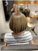 大人かっこいいハイライト白髪ぼかしショート30代40代50代